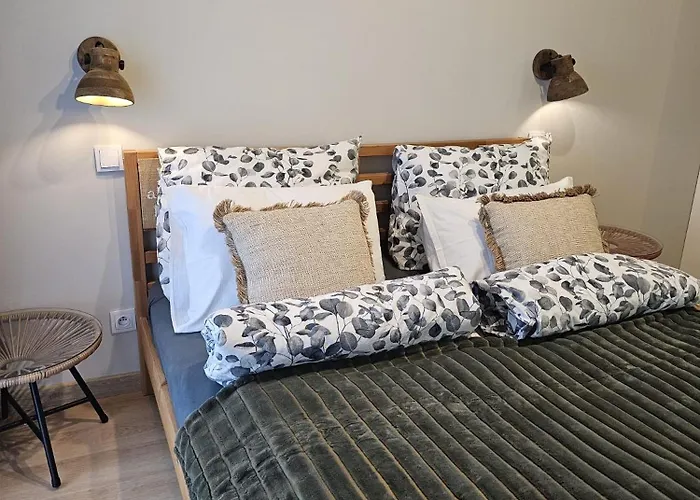 Oliwkowy - Stylowy W Naturalnym Klimacie Lägenhet